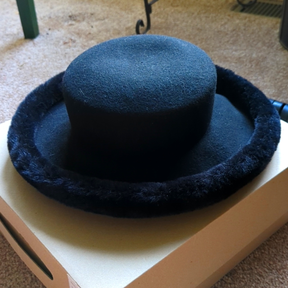 Liz Claiborne wool felt hat